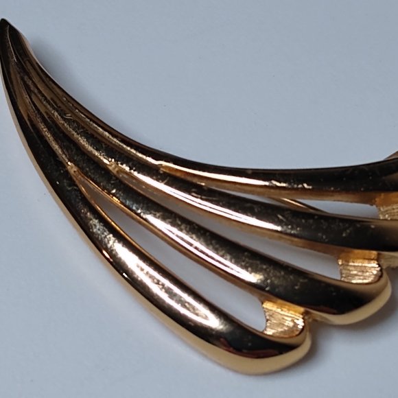 Vintage Monet Decorative Metal Brooch - Picture 6 of 15